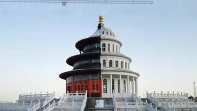 Juxtaposition of the Temple of Heaven (Beijing) and White House (Washington DC)